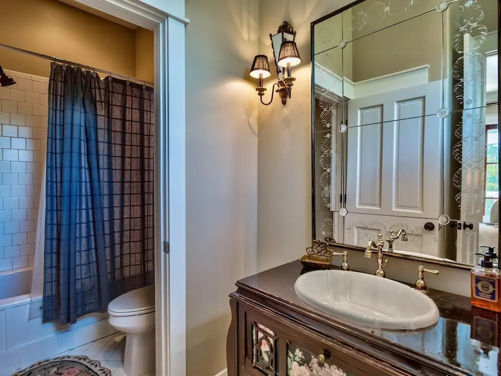 Large Private Pool & Short Walk to Beach! Outdoor Tv!!