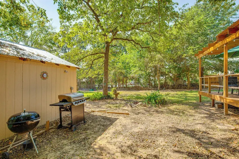 Cedar Creek Reservoir Retreat w/ Fire Pit + Deck!