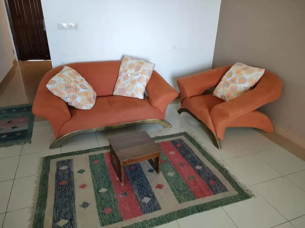 Lovely 2 bedroom condo with beach access & pool!