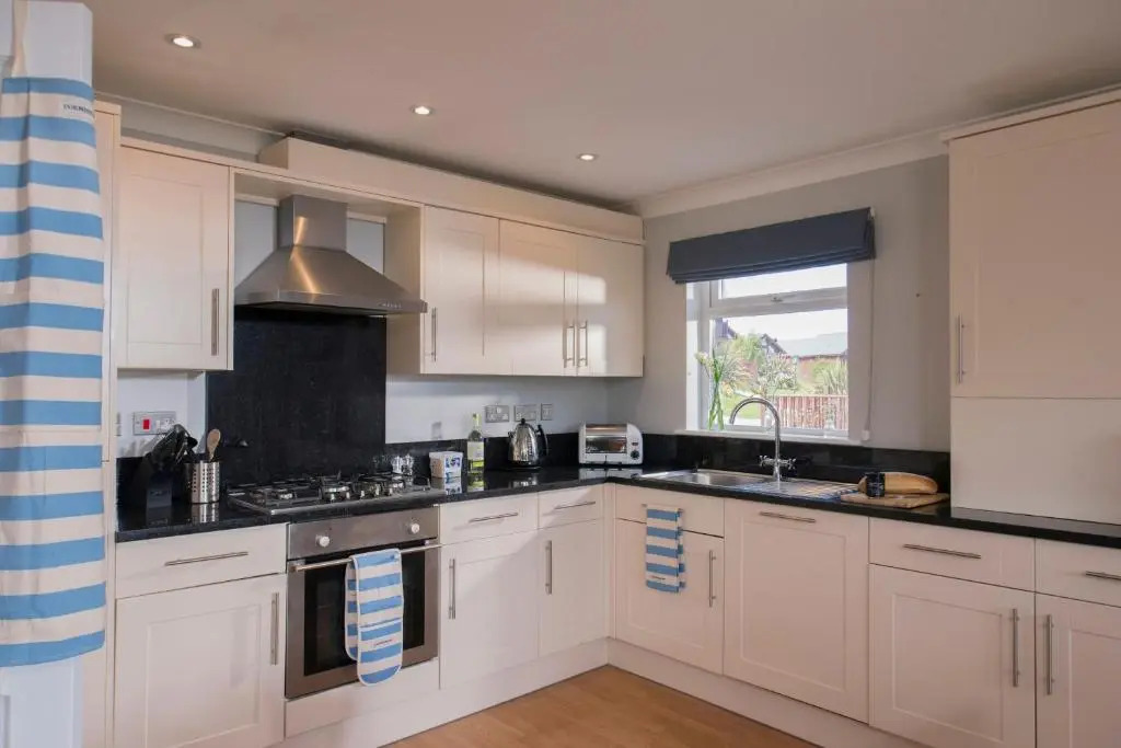 Swallow Lodge with Hot Tub, dogs welcome sleeps 8, Great resort Facilities