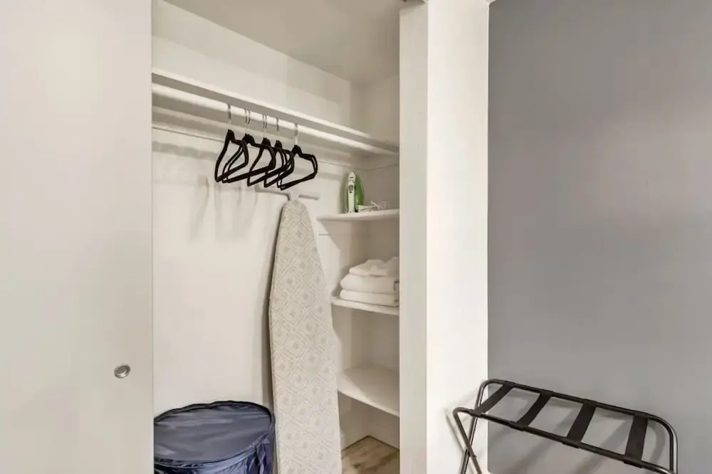 Charming 2BR w King Queen Close to SLC