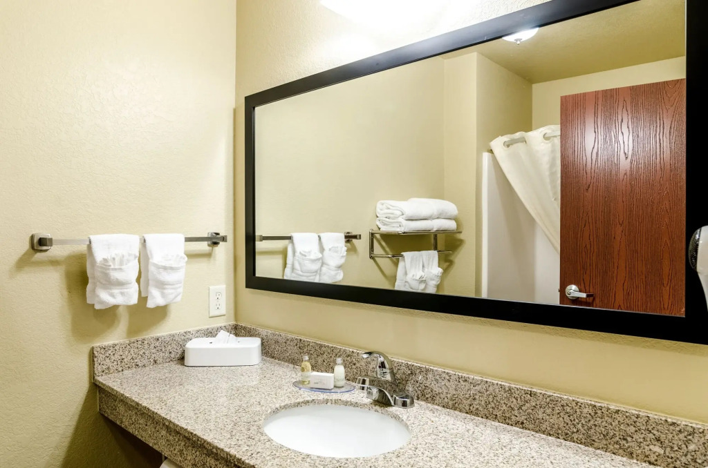 Cobblestone Hotel and Suites - Jefferson