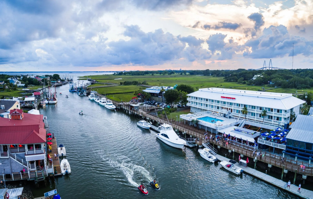 Shem Creek Inn