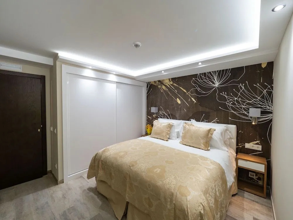 Aparthotel Esquirol