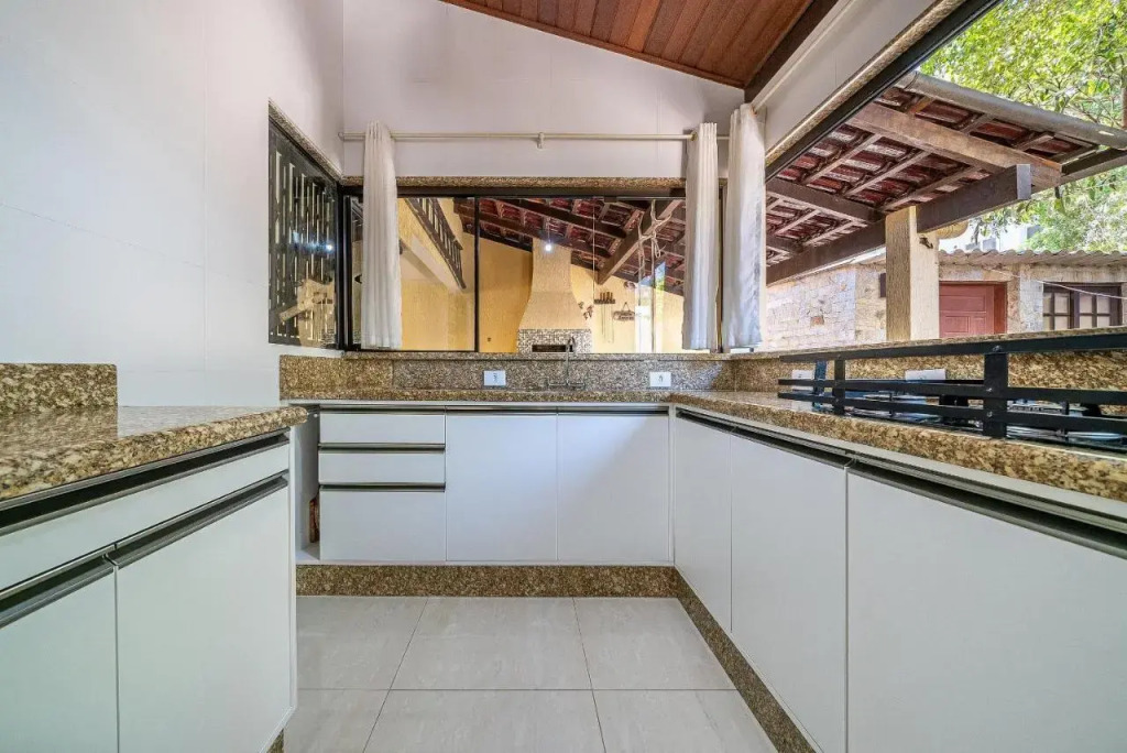 151 - Casa ampla e Rústica a 80m praia de Bombas