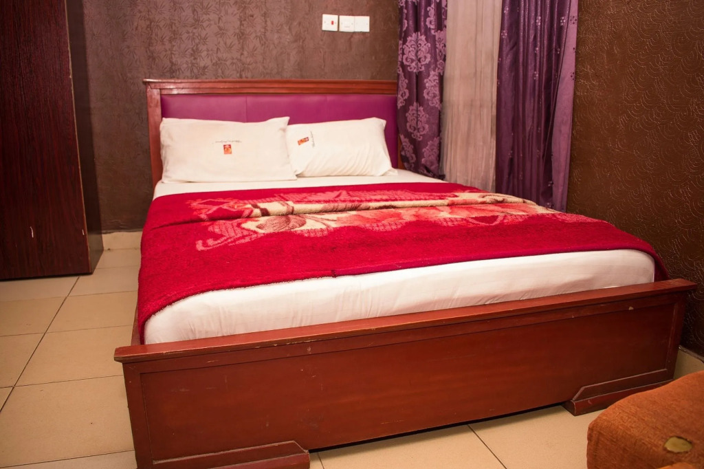 Goldlux Hotel