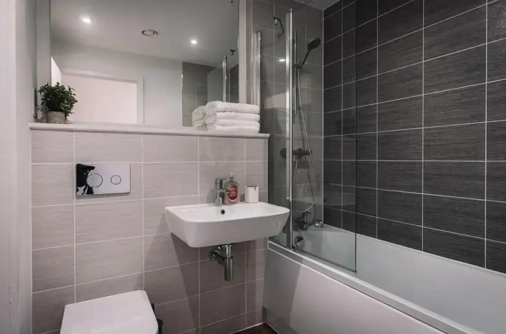 City Centre Appt-sleeps 5-free Parking & Free Wifi