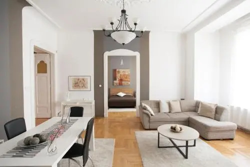 Royal Center Apartment