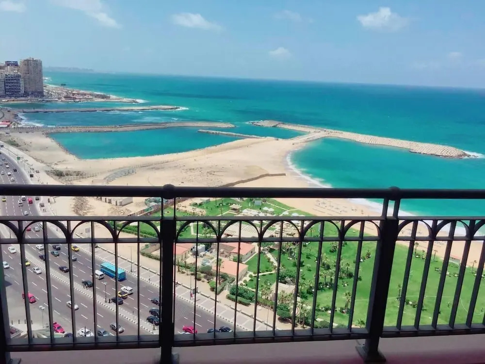 شقة على البحر مباشرة في لوران