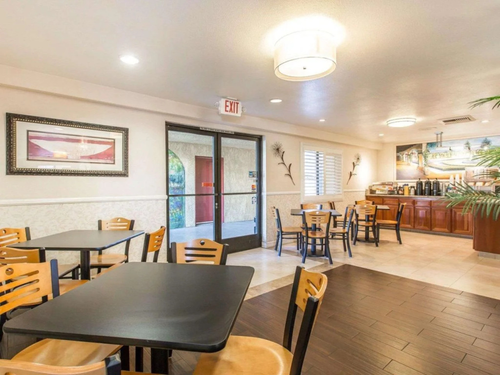 Rodeway Inn & Suites Colton-Riverside