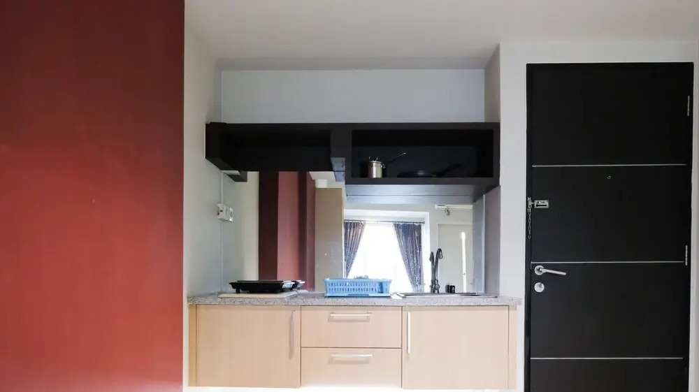 Comfy And Tidy Studio At The Square Apartment