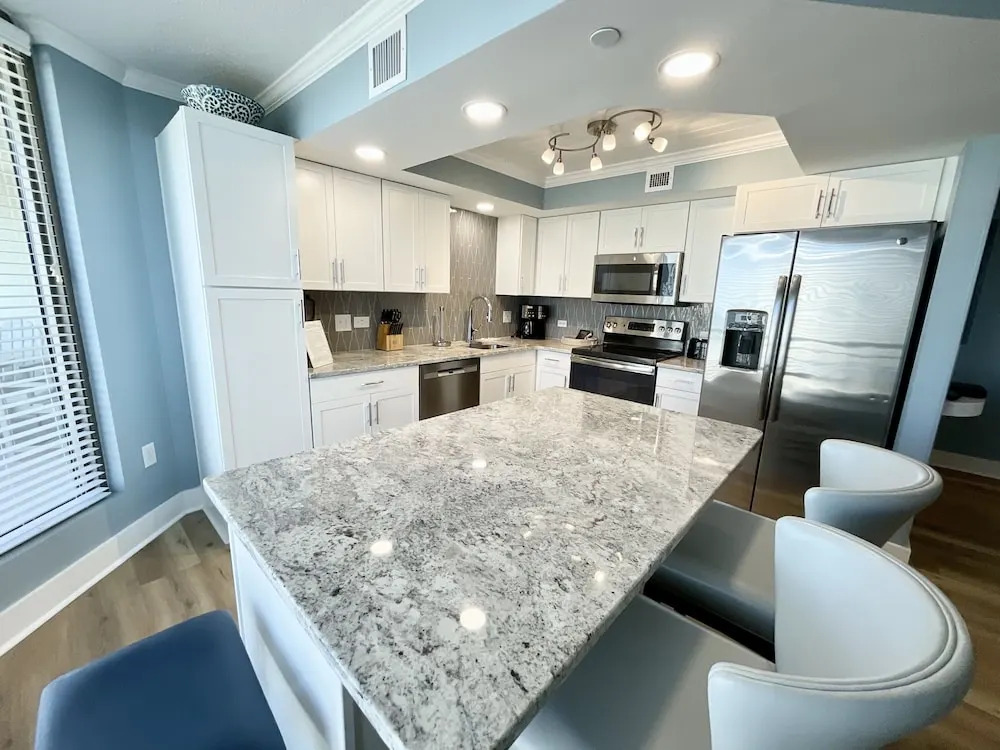 1003 Brighton, Fully Remodeled And Access To Resort Amenities 2 Bedroom Condo