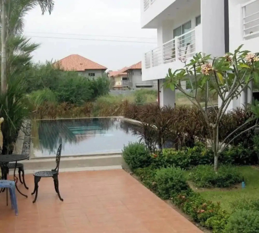 Large Condo Middle of Jomtien, Near the Beach 42m2