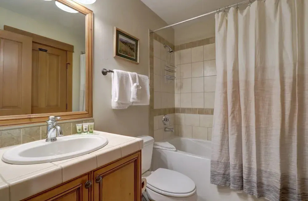 Spacious Town Home, Short Walk to Lifts, Private Hot Tub - 144C by Redawning