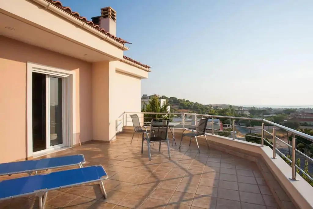 House,1000m from the beach