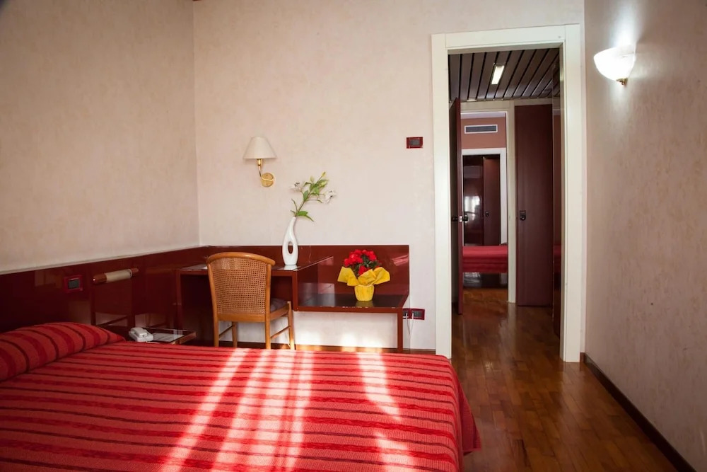 Hotel Master