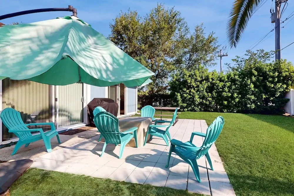 Charming Home Near Beach & Golf With Central AC & Patio - Dog-friendly
