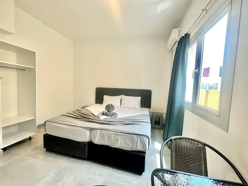 Sun Plaza Suites