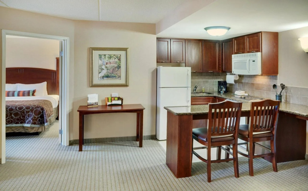 Staybridge Suites Oakville Burlington by IHG