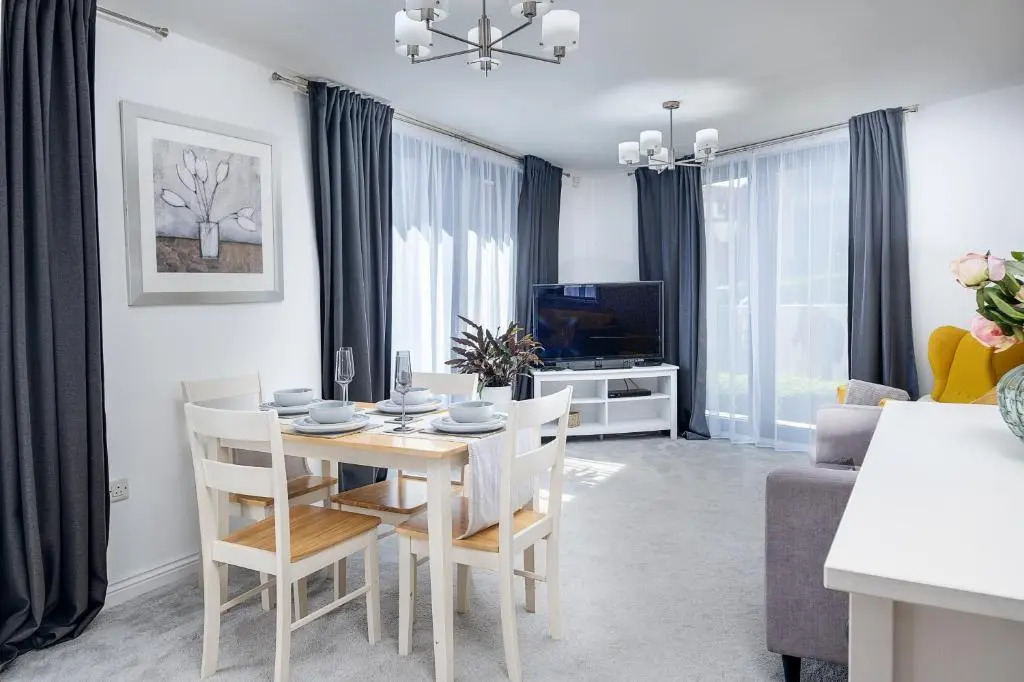 Luxury 2Bed Spacious Apartment- City Centre- Free Parking