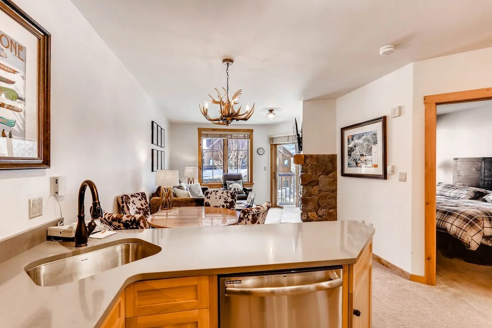135 Dercum Dr - 1 Br Condo