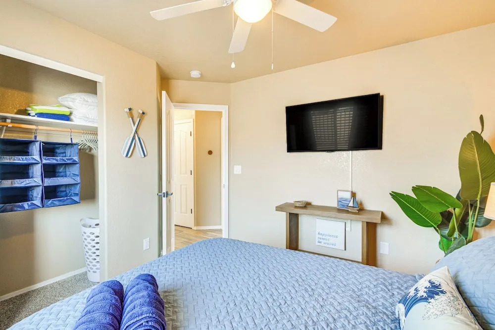 Game Room + Fire Pit : Lake Havasu Retreat!