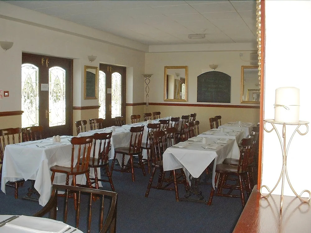 Riverside Hotel