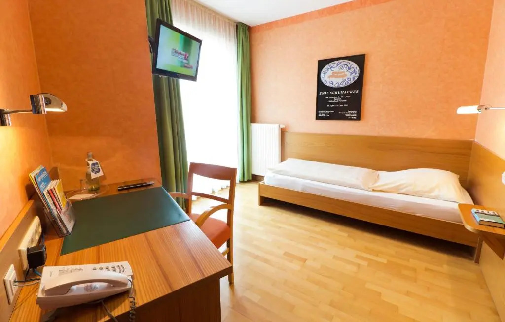 An der Persiluhr Stadt-gut-Hotel