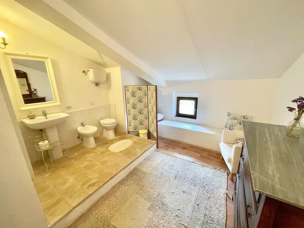 Adam House, Exclusive Pool, Outstanding Views, Vast Garden, Aircon, Sleeps 8