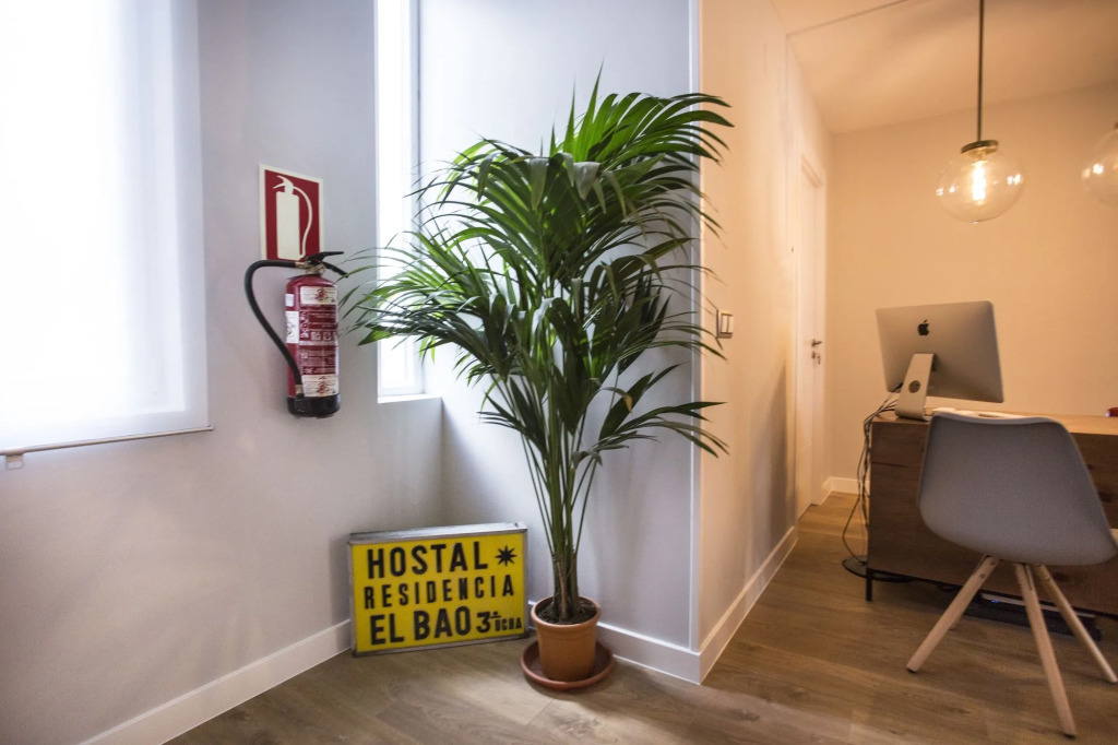 Hola Rooms