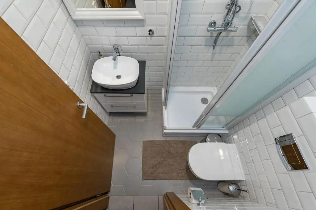 Downtown 4BD Master Apartment by Hostlovers