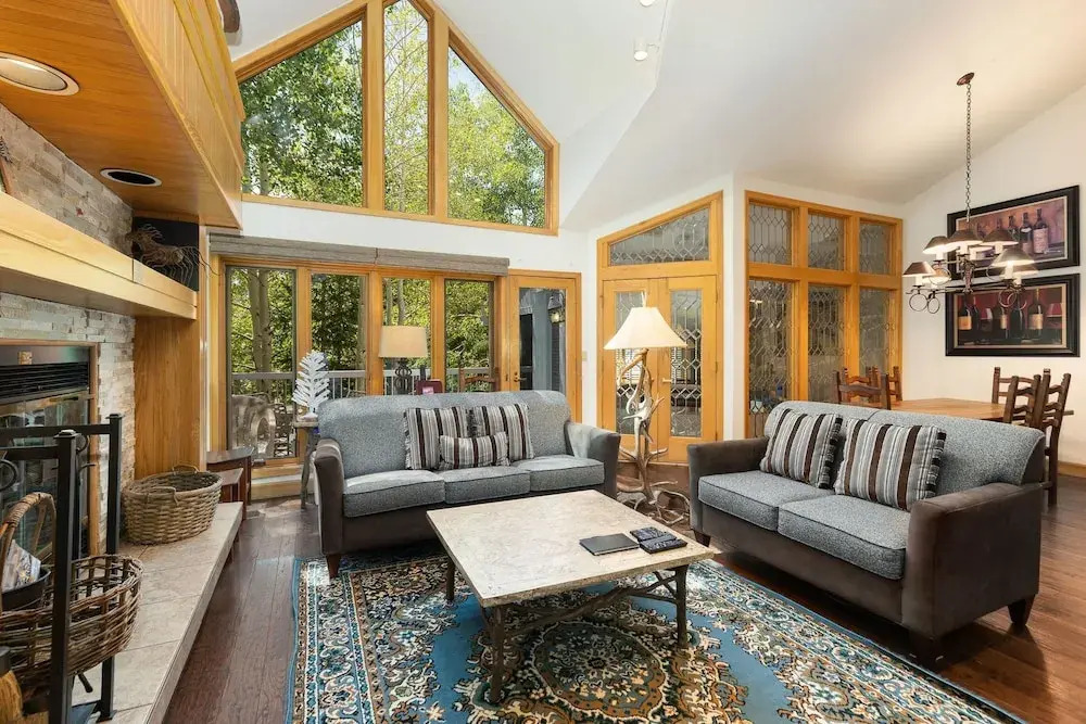 2708 Chateaux Dmont 3 Bedroom Condo