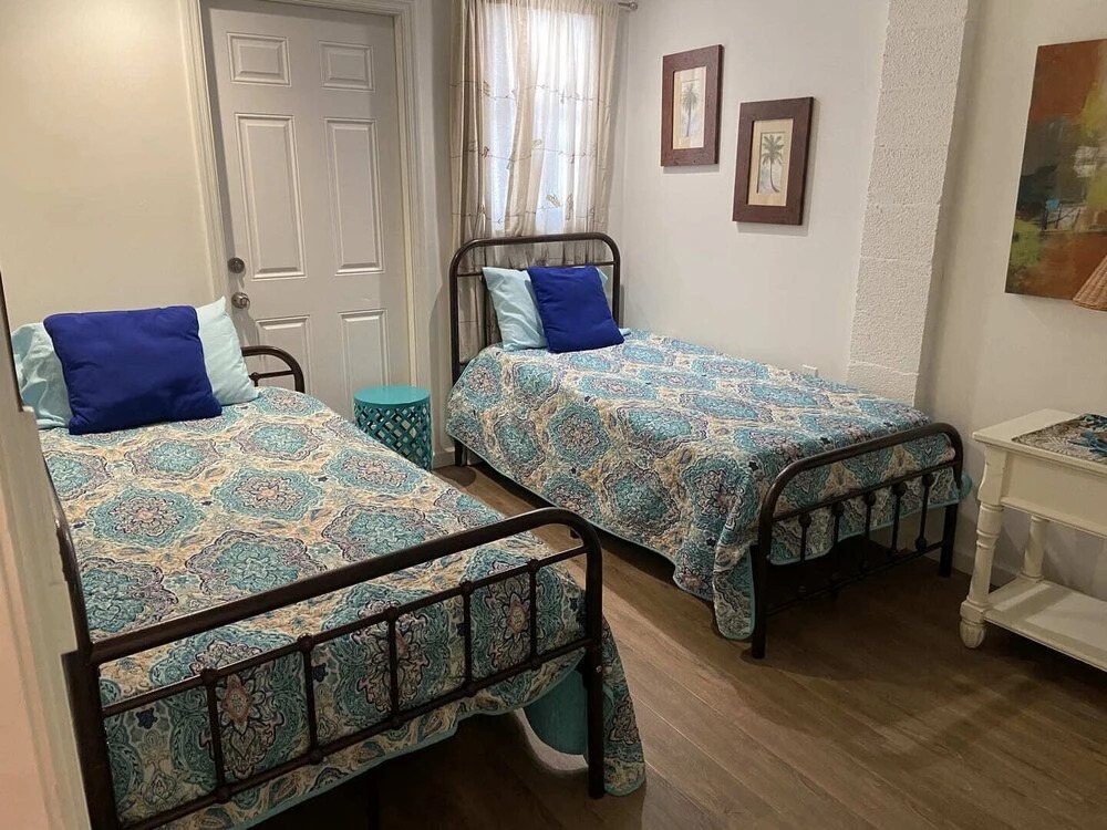 Shanti 2- Cute Cozy Close to Beach