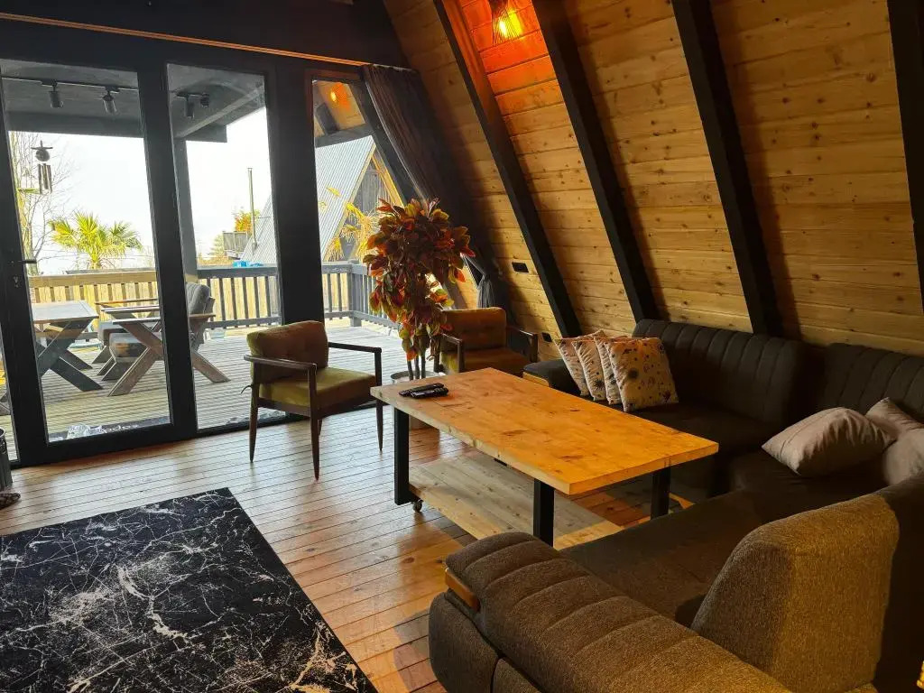 Hill House Bungalov