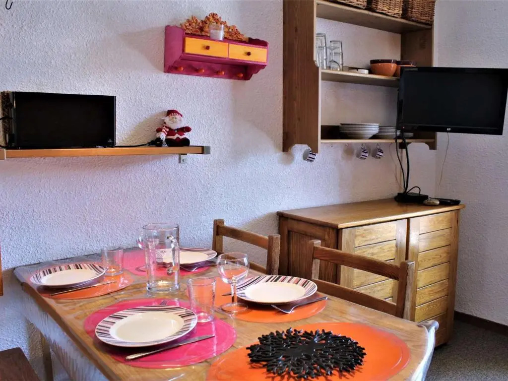 Appartement Risoul, 1 pièce, 4 personnes - FR-1-330-550