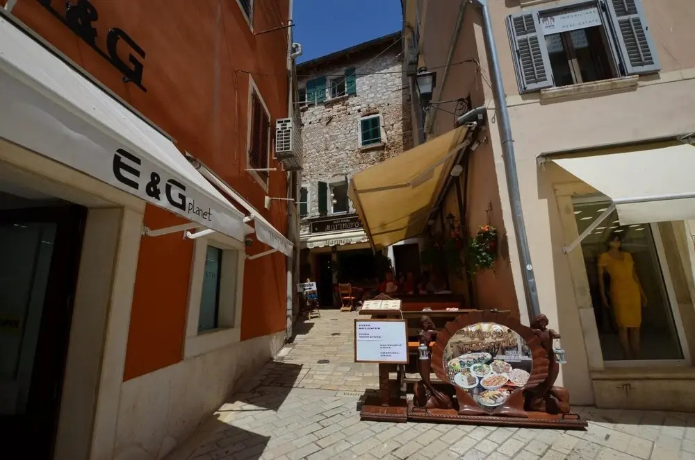 Bea Leo in Rovinj With 1 Bedrooms and 1 Bathrooms