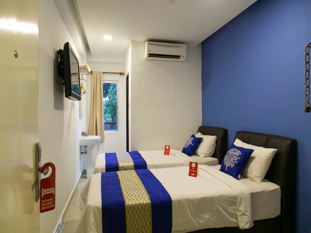 OYO 204 I Biz Hotel