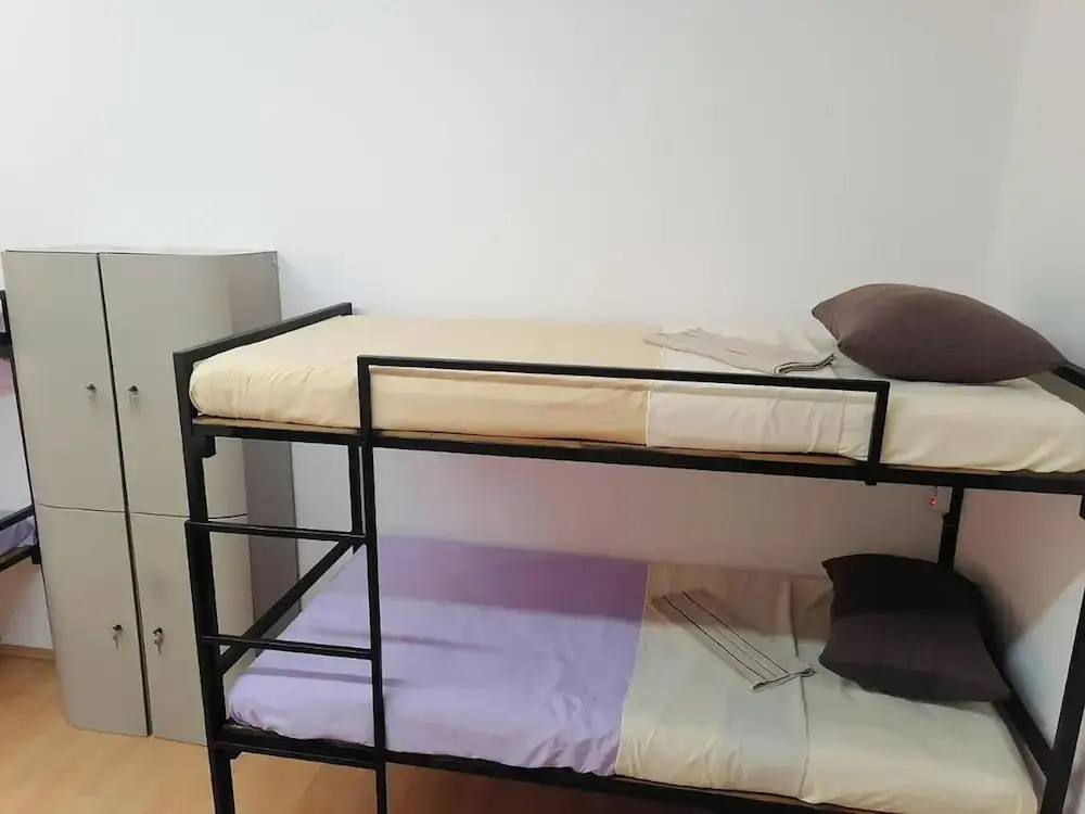 FG 1861 Hostel