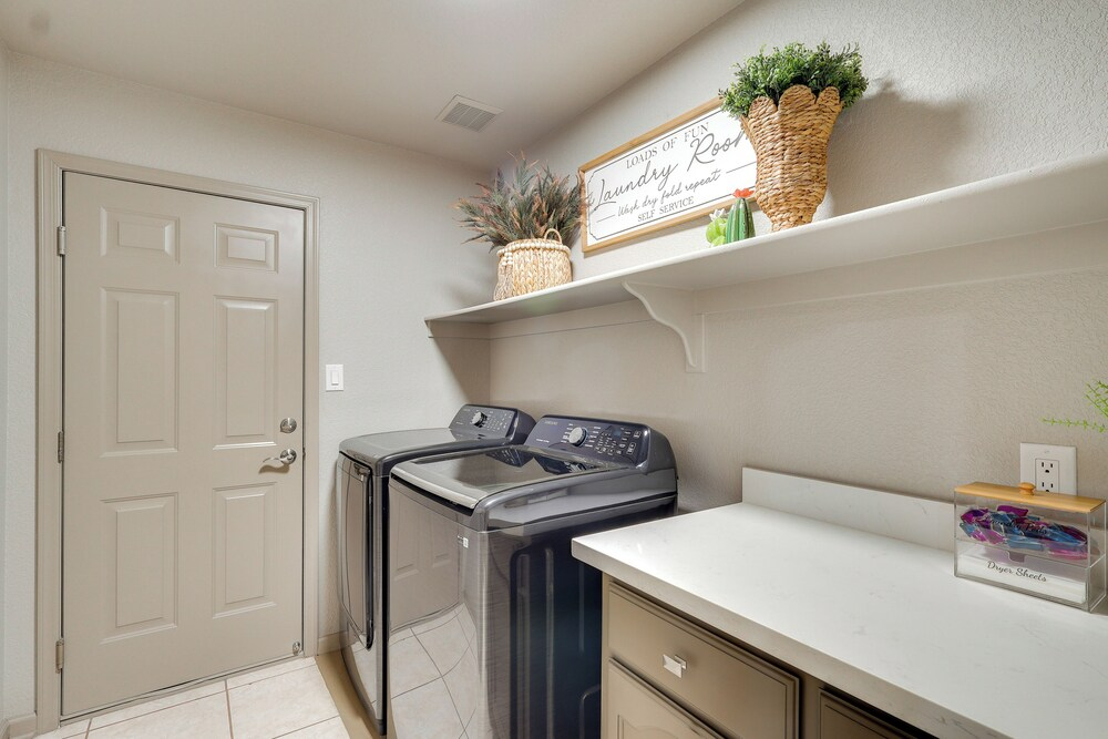 Foothills Family Home Near Lake & Colorado River!