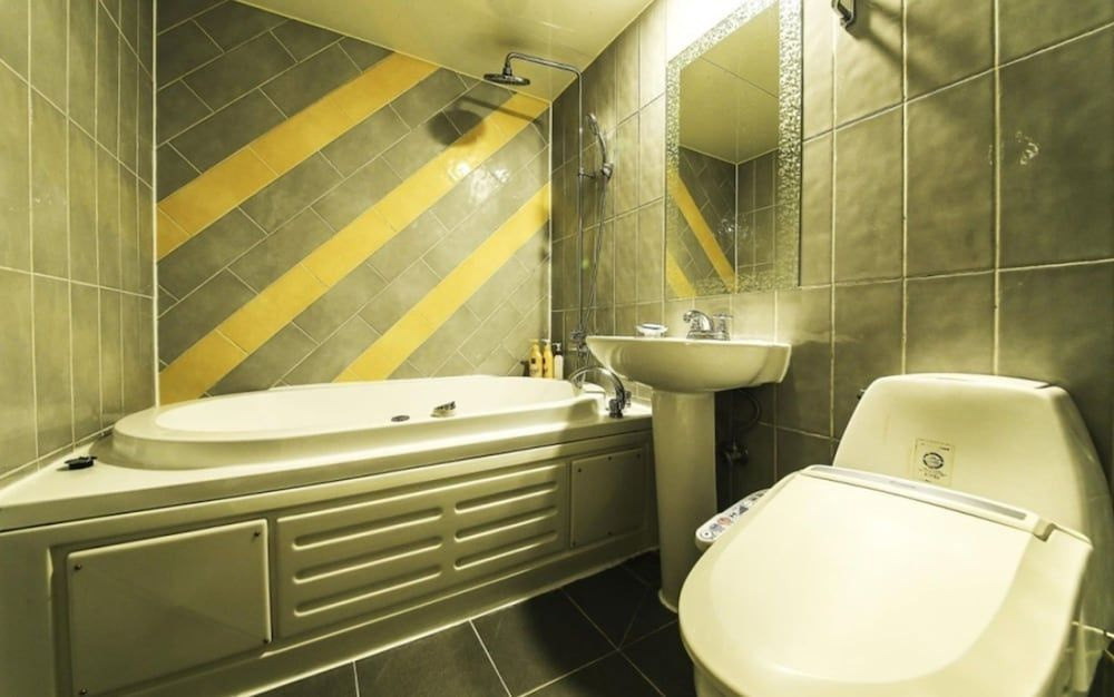 Reem Hotel