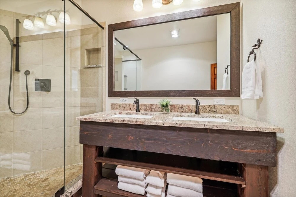 Water Dance Retreat 4 Bedroom Townhouse by RedAwning