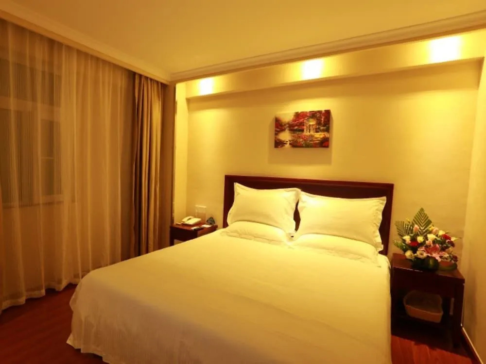 GreenTree Inn Hainan Sanya Chunyuan Seafood Square Express Hotel