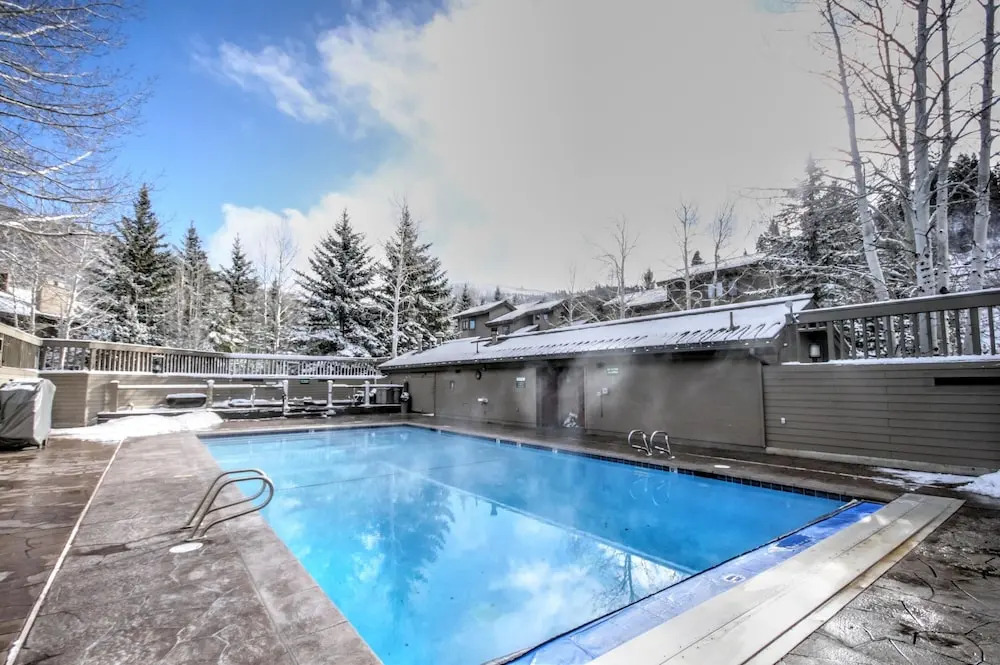 LAKESIDE 1629 townhouse