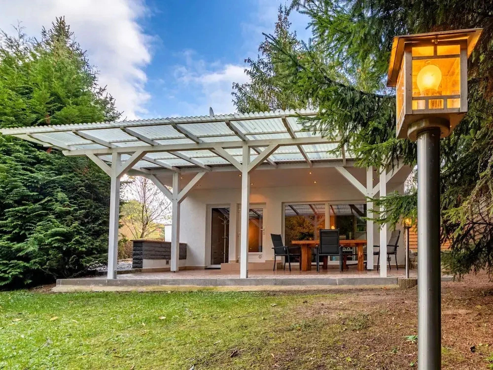 Ferienhaus mit Terrasse und Kaminofen in Parchim
