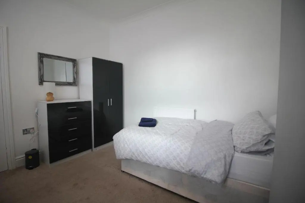 Henthorne Choice - Large Property - Close to Town Centre