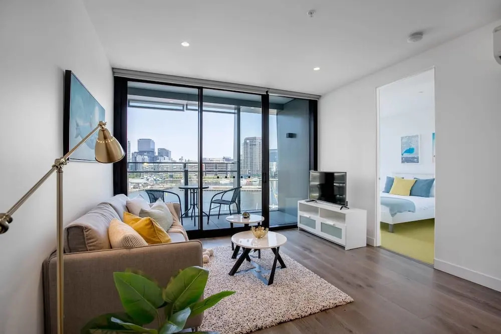 87 Docklands 2BD 2BTH Waterside with Carpark