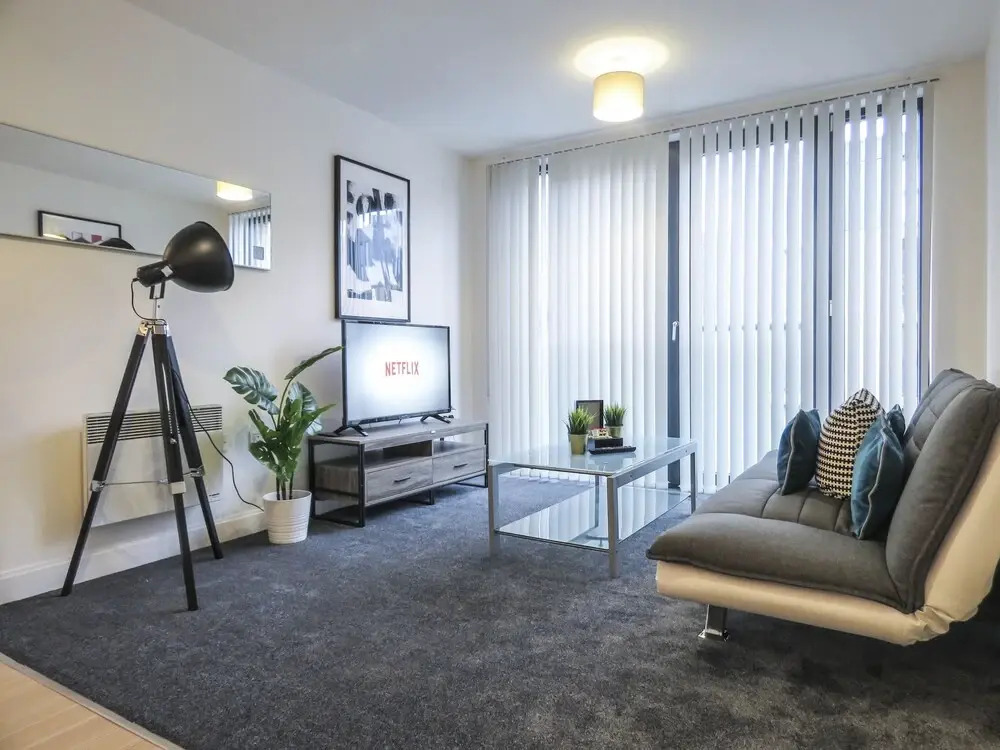 Tudors eSuites Birmingham Apartments with Gated Parking