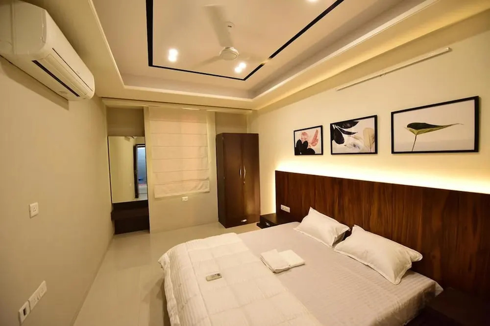 StayEden - Morden Upscale 2BHK Airport