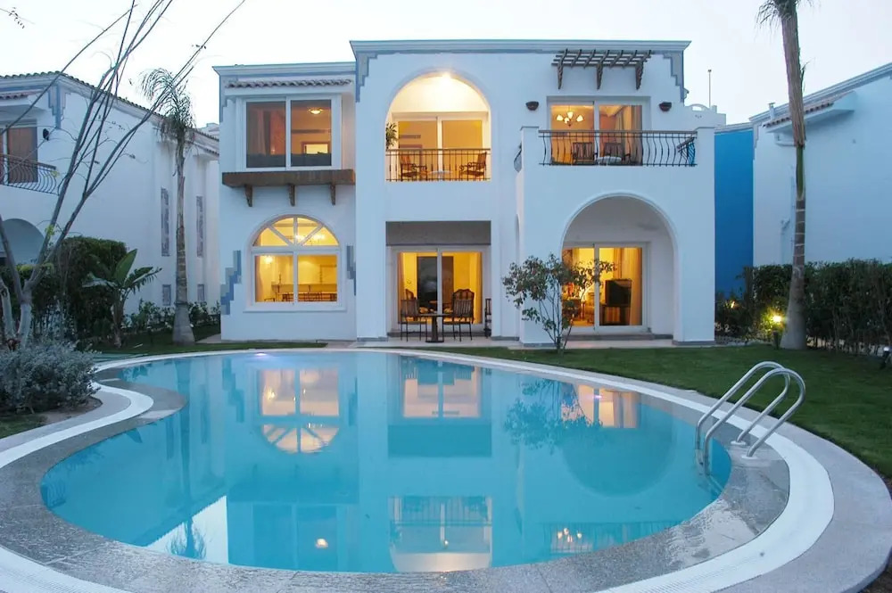 A Wonderful 3 Bedroom Villa Overlooking the sea Offering a 5 Experience