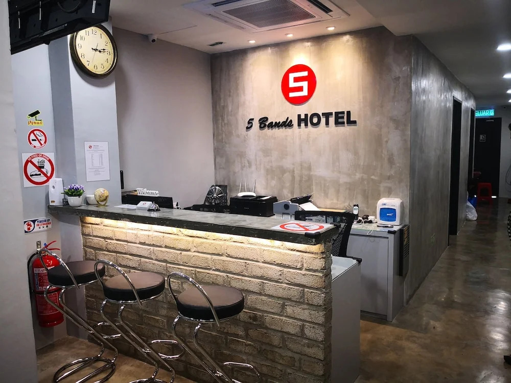 5 Bands Hotel